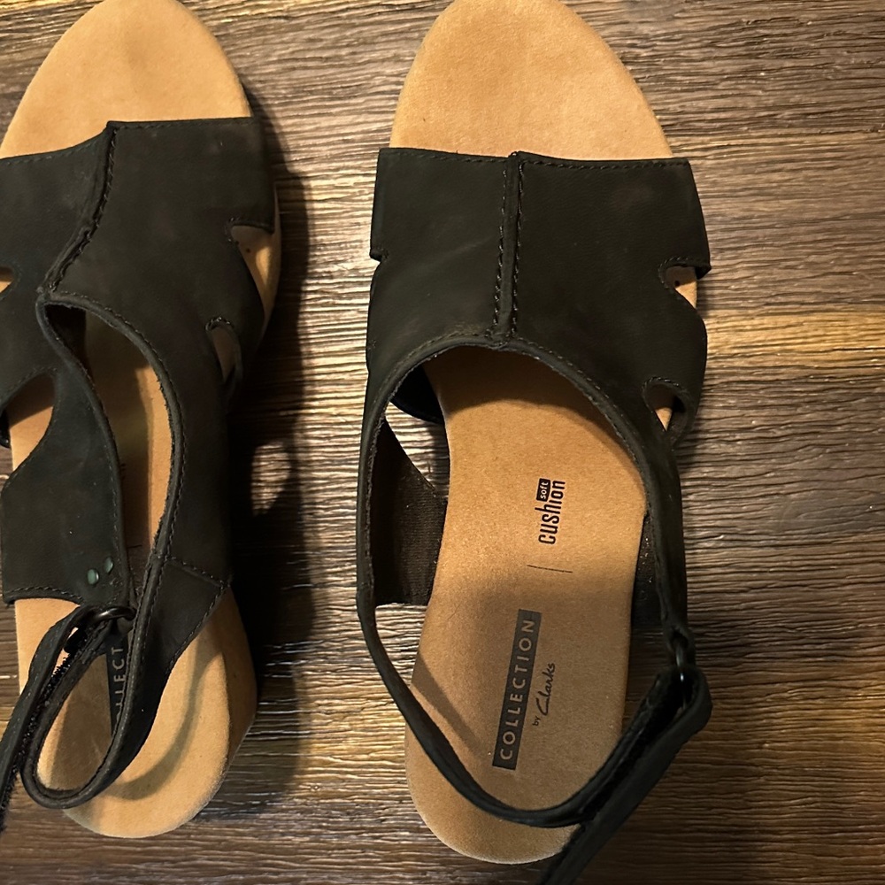 Clarks Women's Black and Tan Sandals